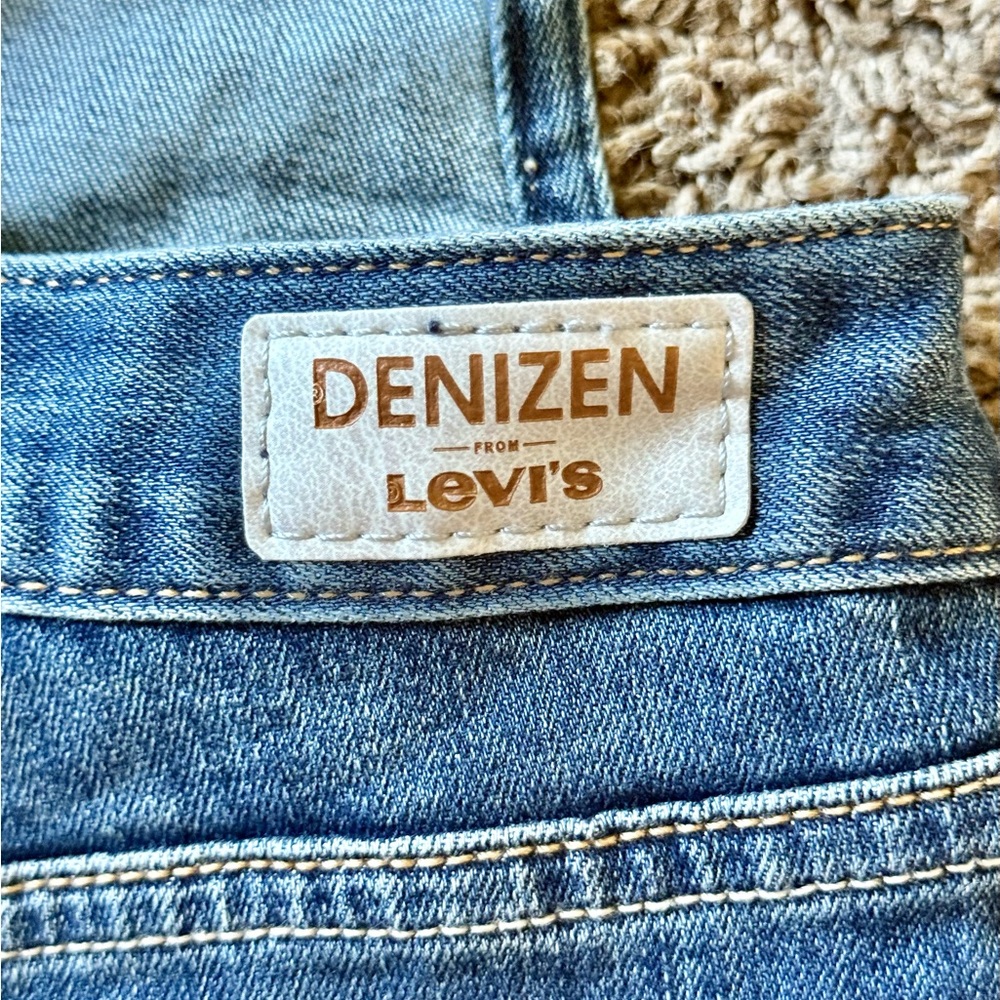 Women’s Size Small Levi's Light Blue Denim Short Overalls with Buttons - Picture 5 of 7